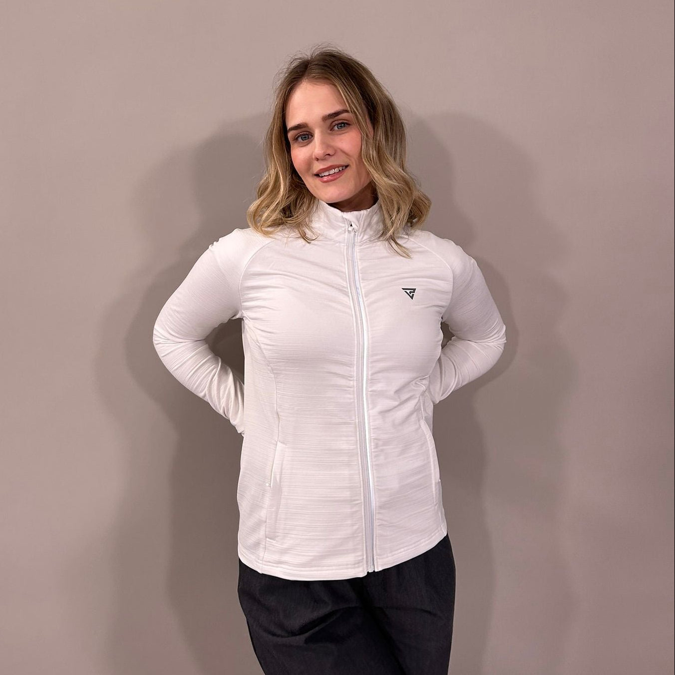 Ženski pulover z zadrgo Izy - Bela